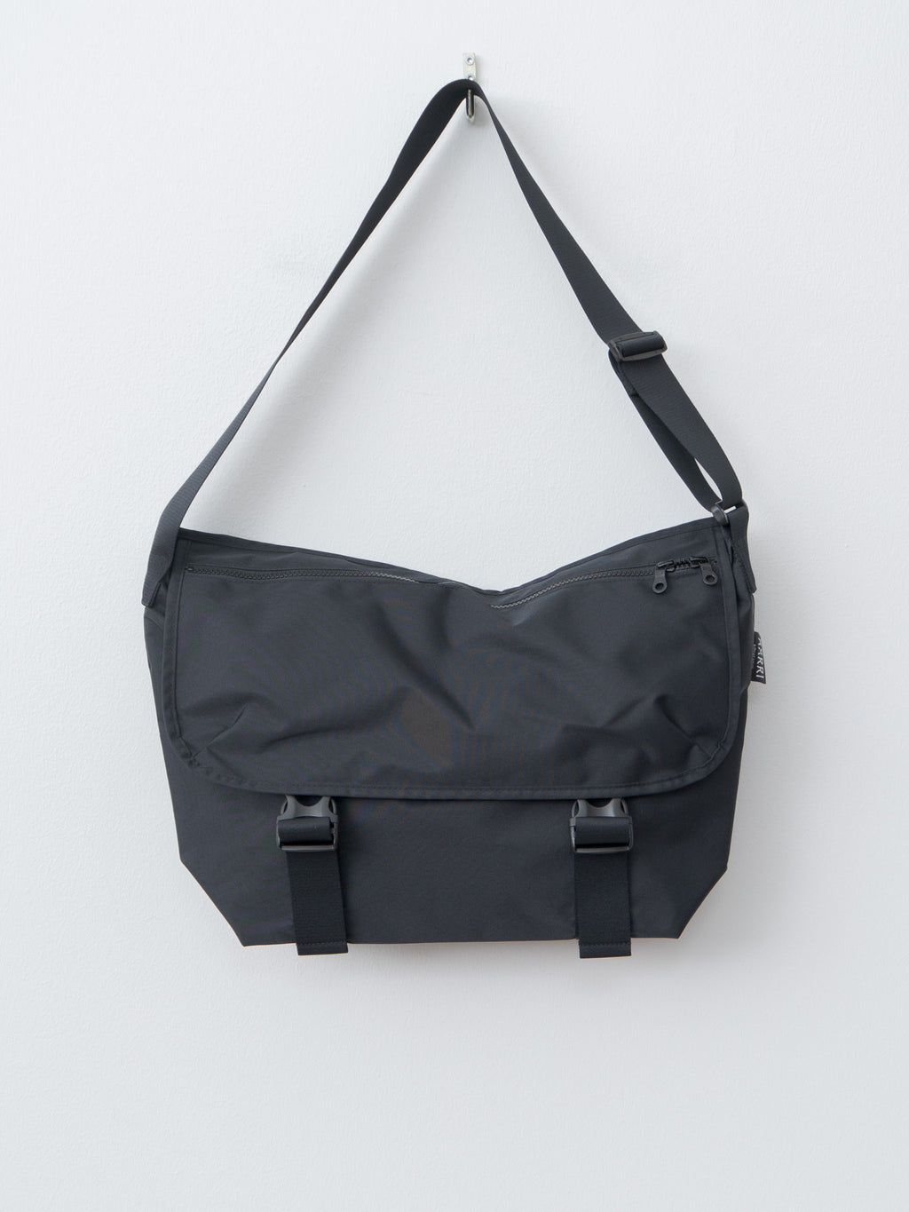 Namu Shop - Amiacalva Karri Messenger M - Black