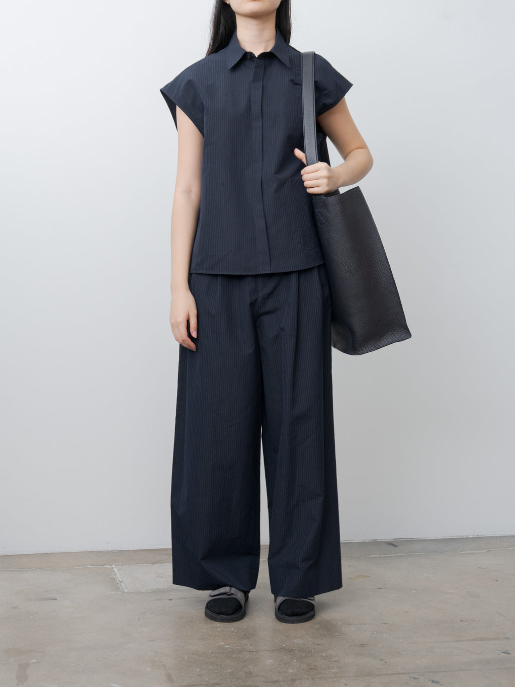 Silk Linen Shantung Two Tucked Pants - Navy x Pinstripe