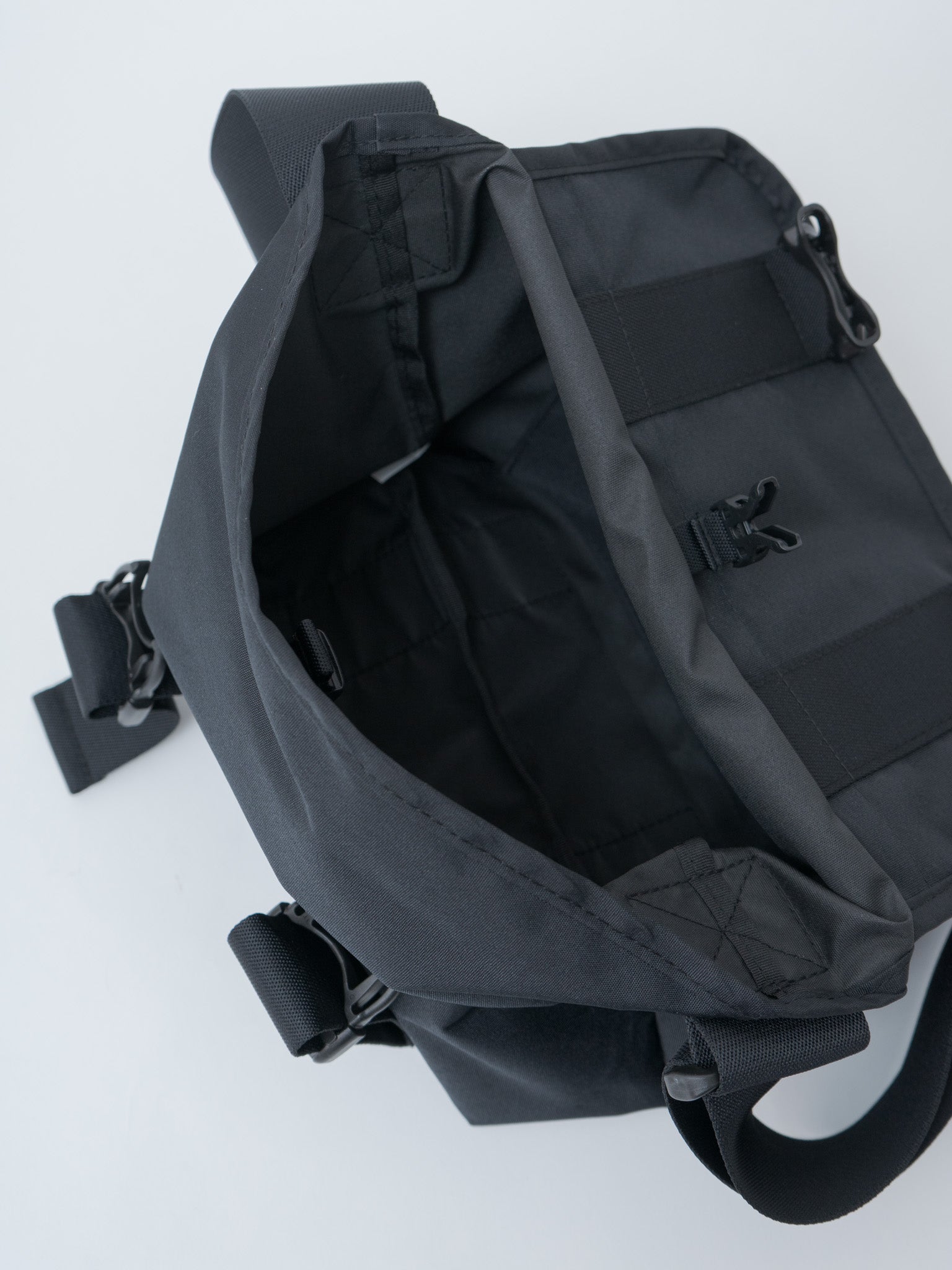 Namu Shop - Amiacalva KARRI Messenger S - Black