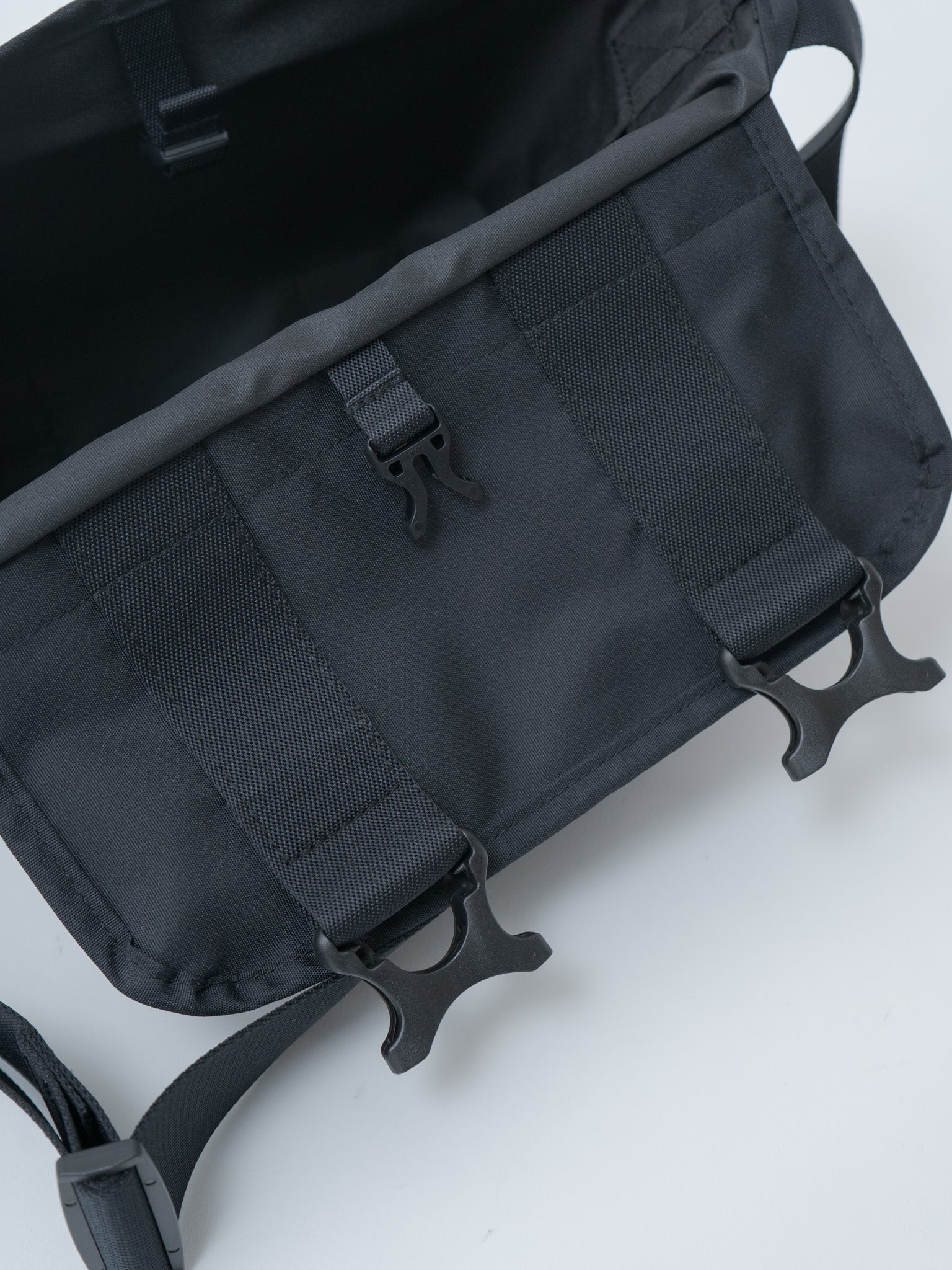 Namu Shop - Amiacalva KARRI Messenger S - Black