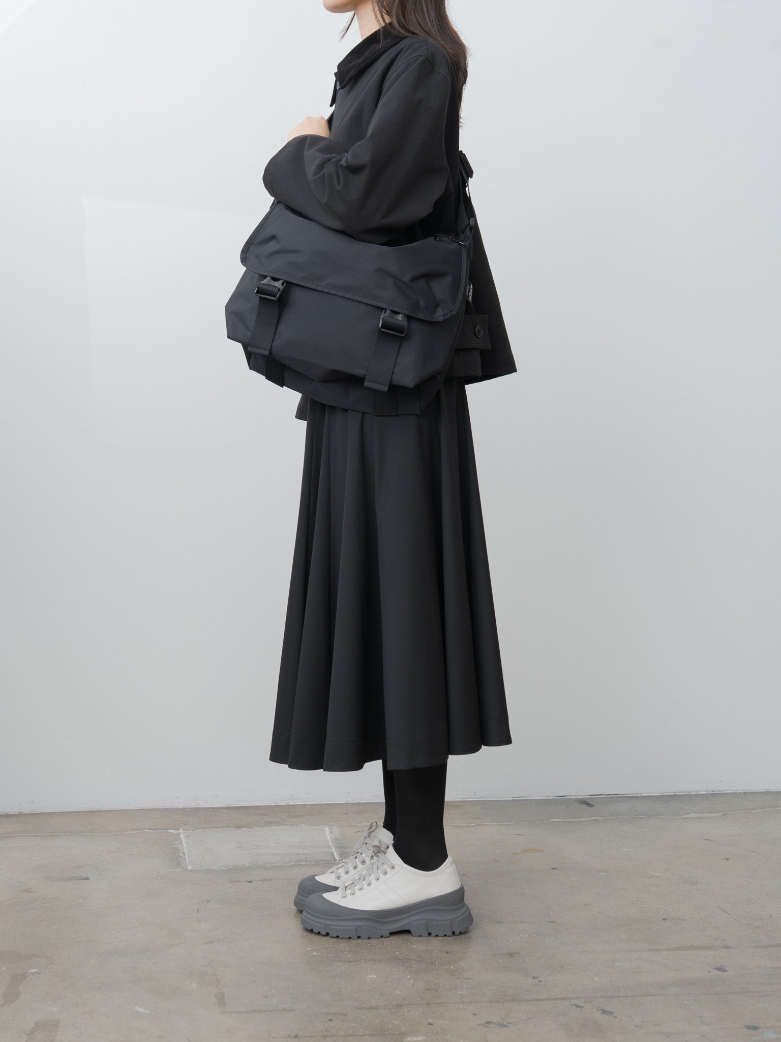 Namu Shop - Amiacalva Karri Messenger M - Black