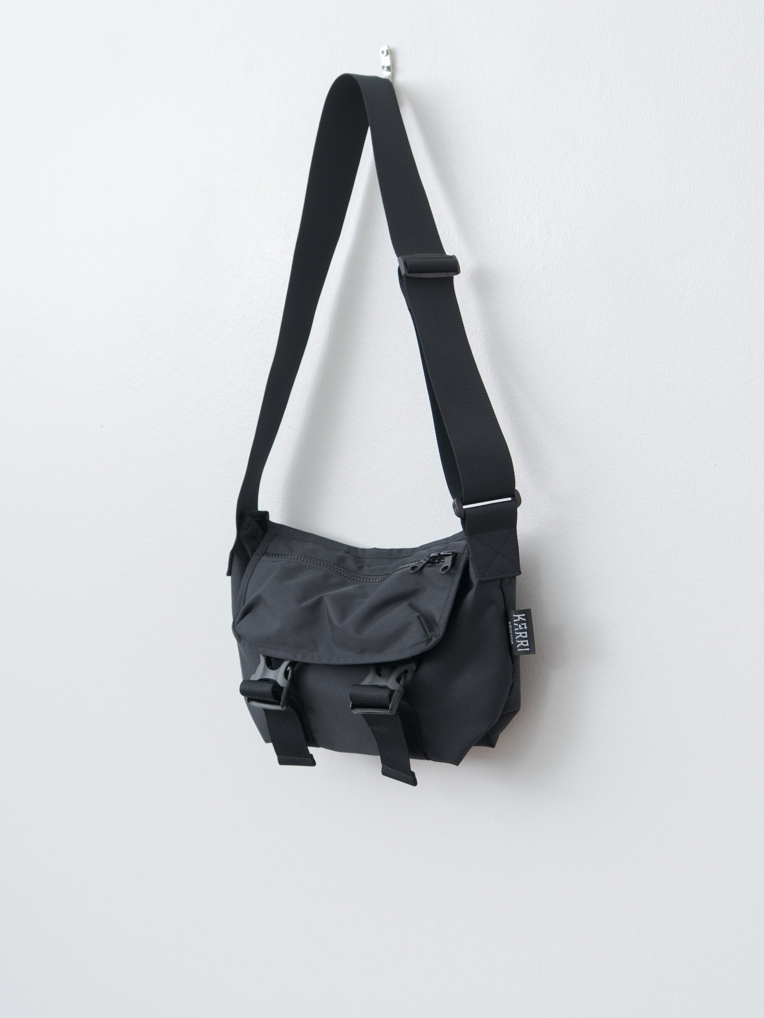 Namu Shop - Amiacalva KARRI Messenger S - Black