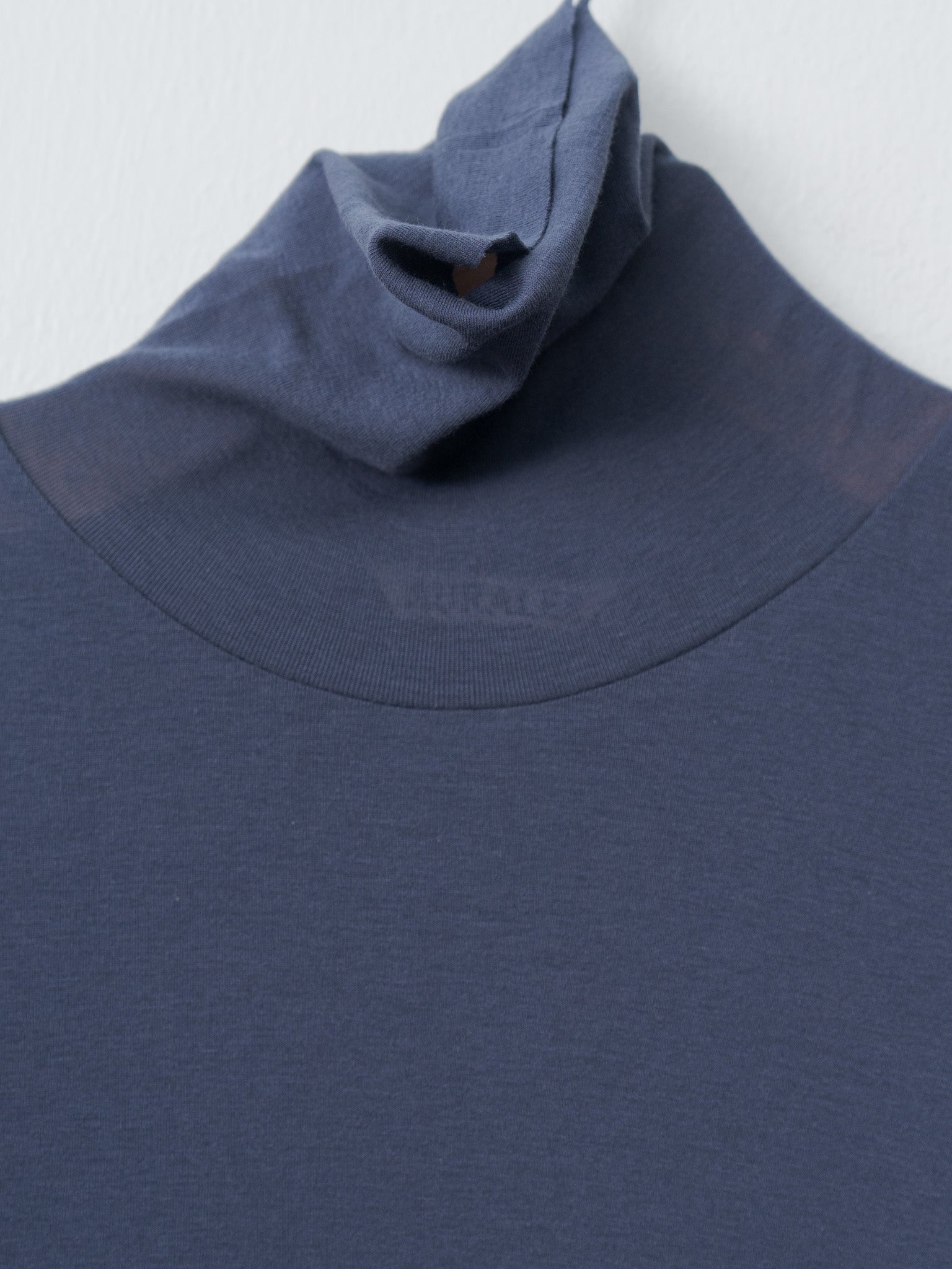 Super High Gauge Sheer Rib Turtle Neck L/S Tee - Navy