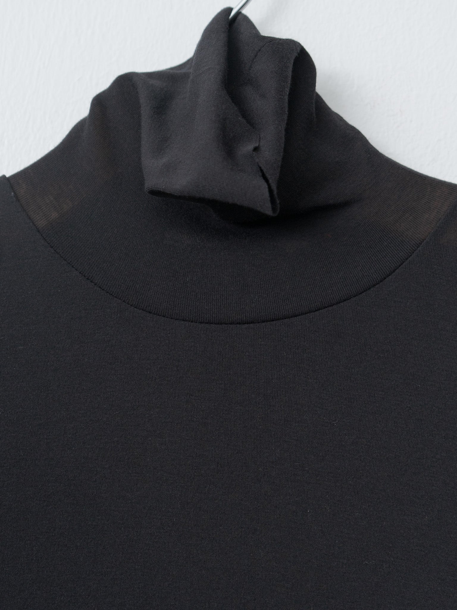 Super High Gauge Sheer Rib Turtle Neck L/S Tee - Black