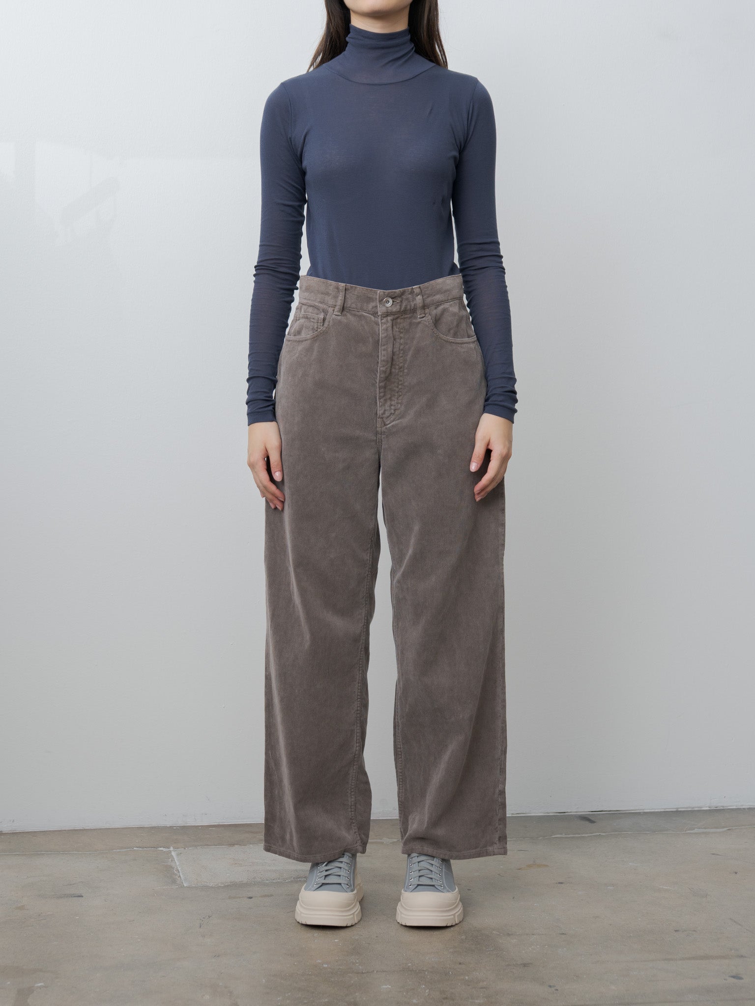Pigment Dyed Finx Corduroy Wide 5P Pants - Olive Brown