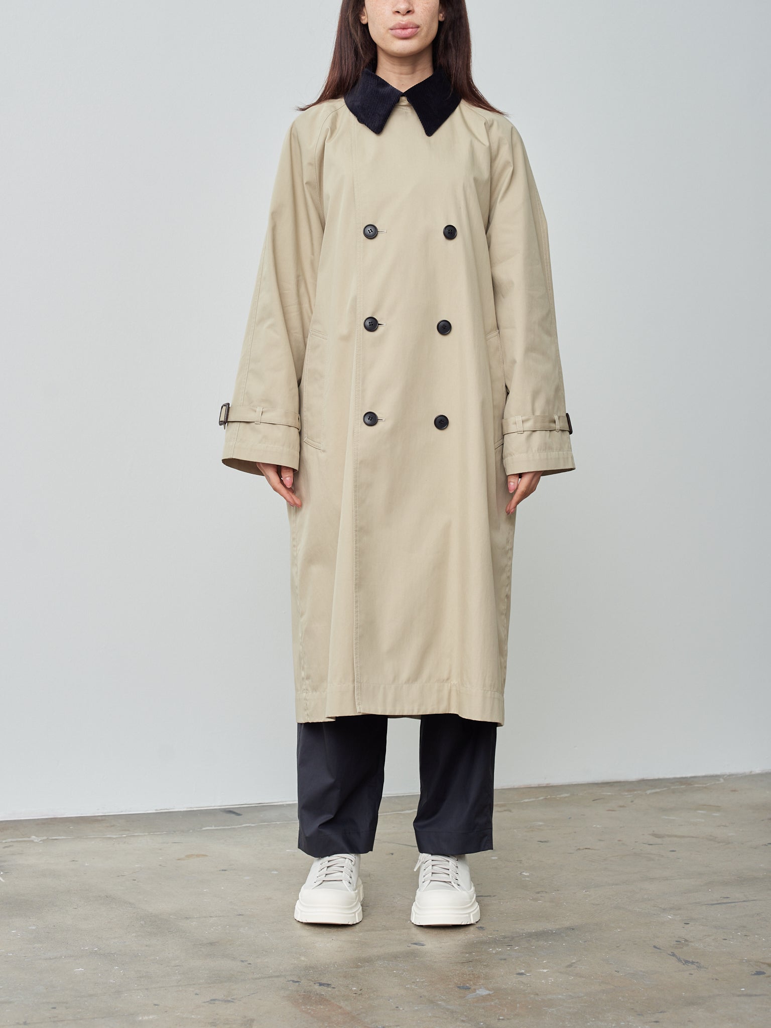 Namu Shop - Nicholson & Nicholson GENTLE Coat - Beige/Navy