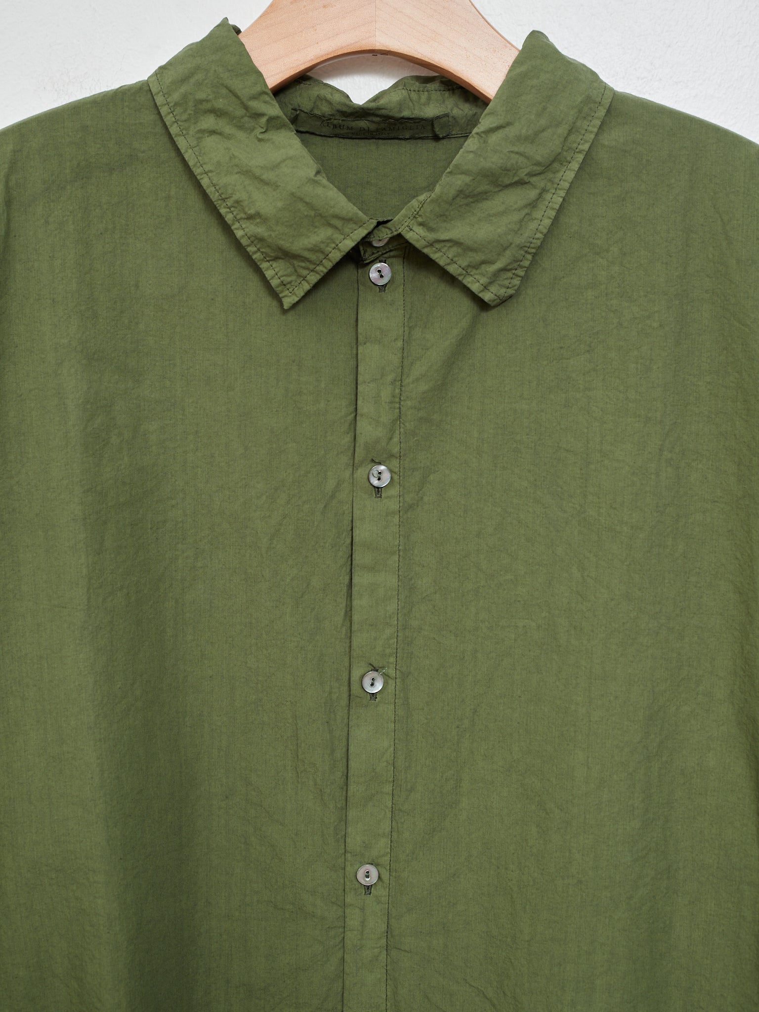 Namu Shop - Album di Famiglia Unisex Collar Shirt TC - Green Lawn