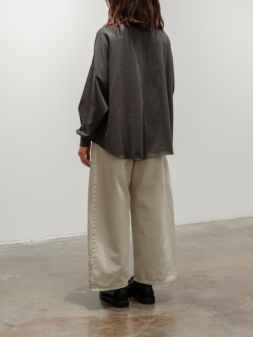 Namu Shop - ICHI Rounded Hem Pullover Tee - Charcoal
