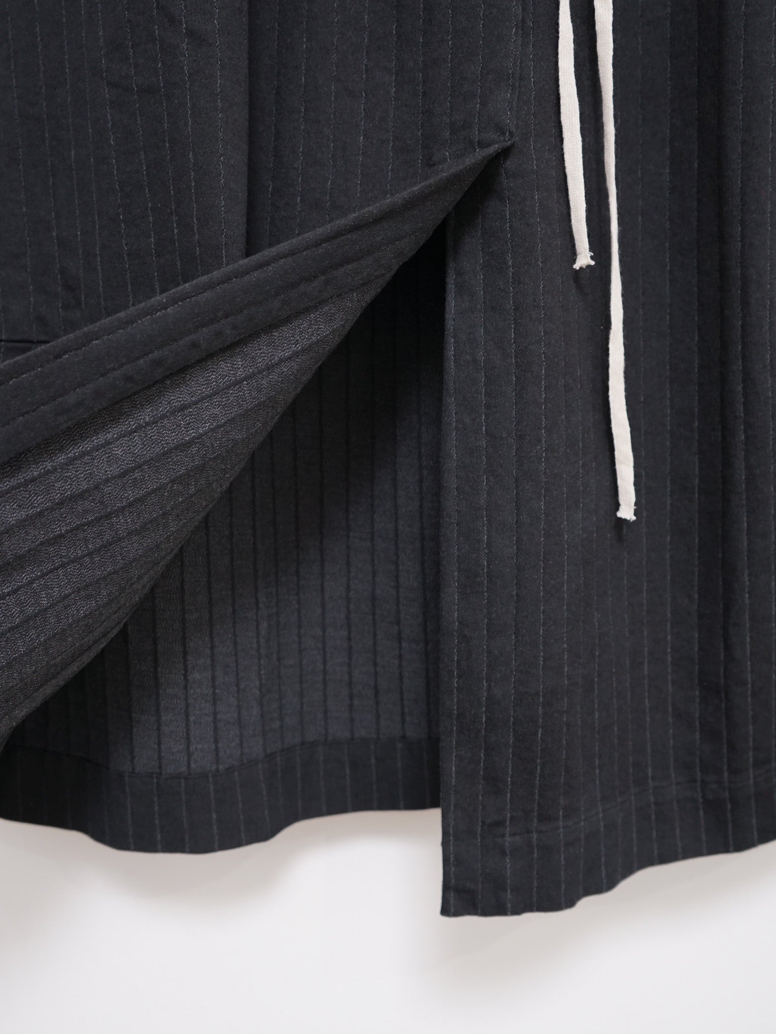 Namu Shop - Album di Famiglia Pinstriped Skirt - Black