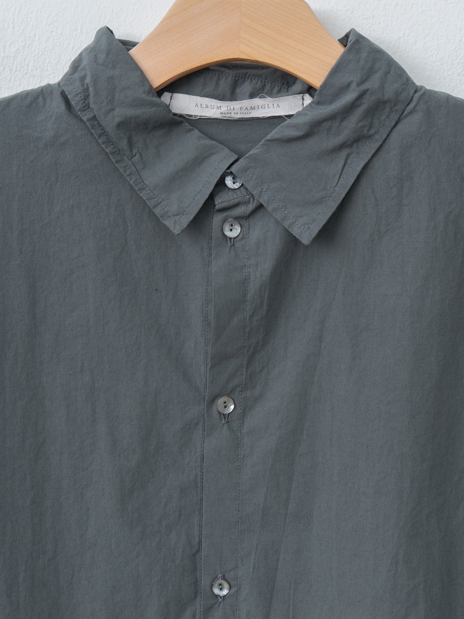 Namu Shop - Album di Famiglia Unisex Collar Shirt TC - Thyme