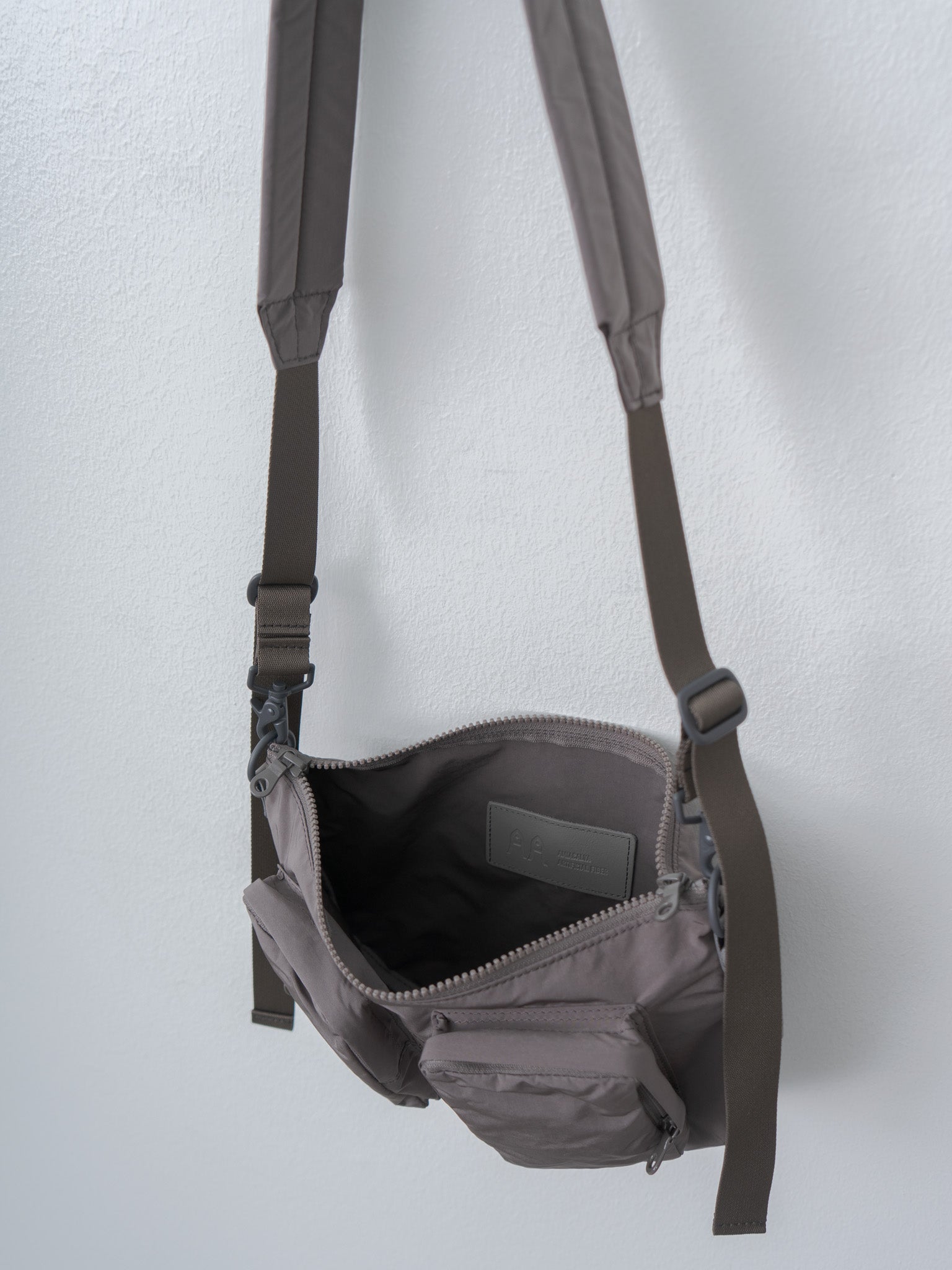 Namu Shop - Amiacalva Split Yarn Bodybag S - Gray