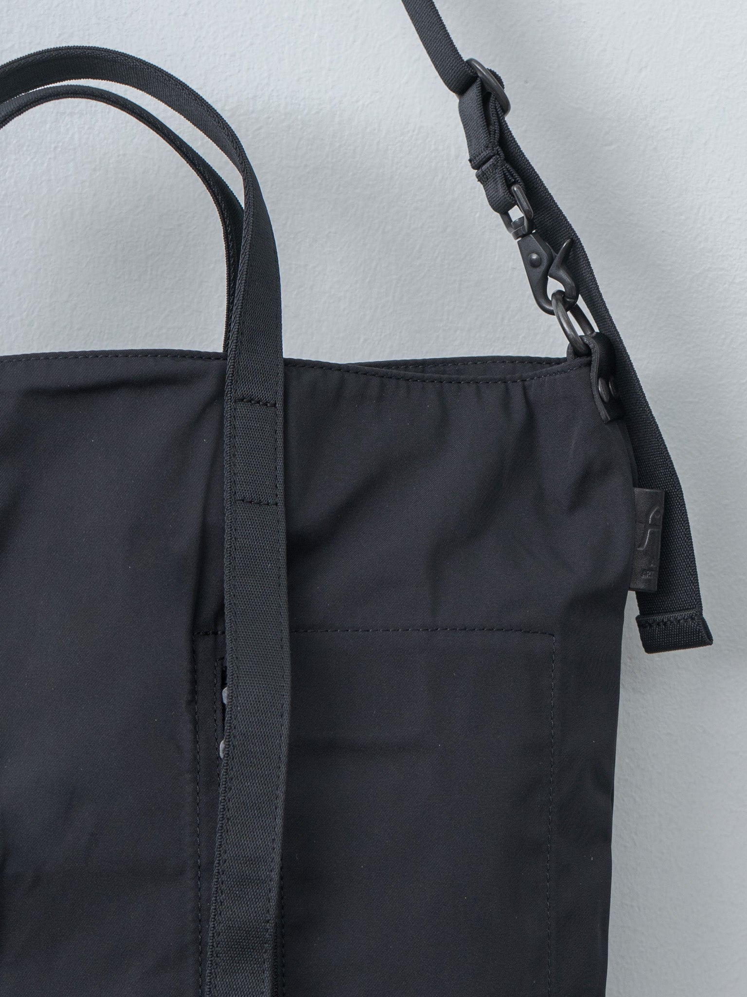 Gabardine 2-Way Shoulder T - Black