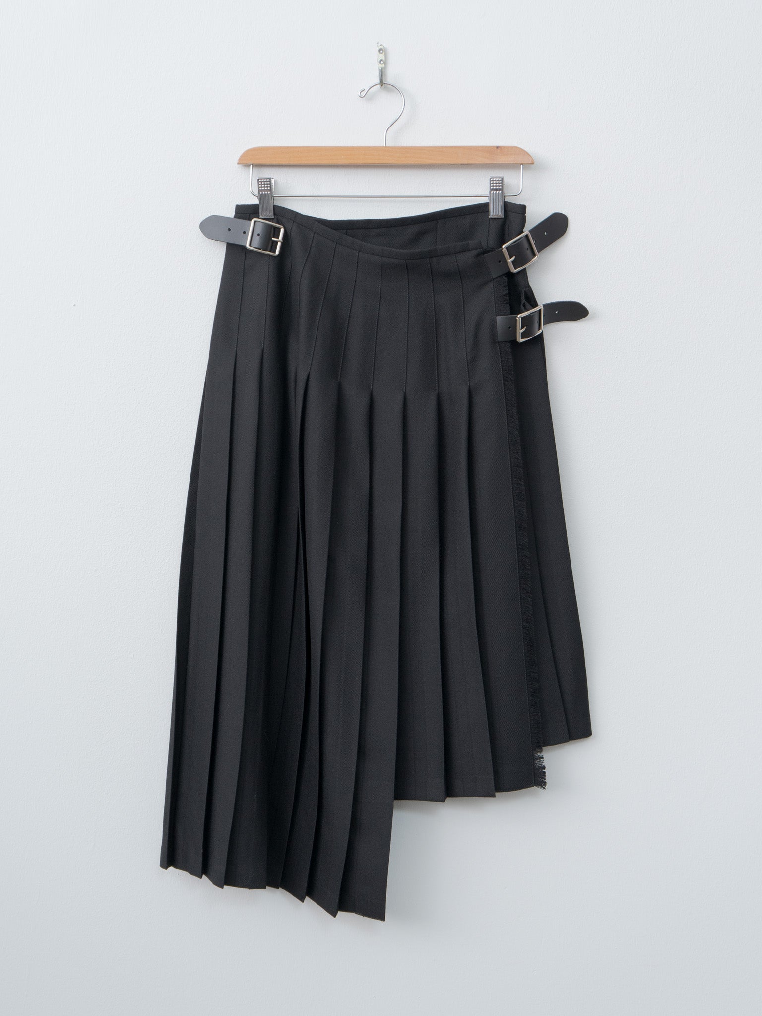 O'NEIL OF DUBLIN × UNFIL Worsted Wool Asymmetrical Kilt Skirt - Black