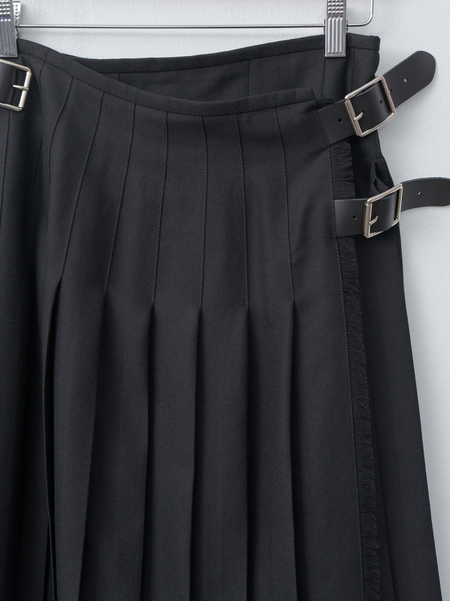 O'NEIL OF DUBLIN × UNFIL Worsted Wool Asymmetrical Kilt Skirt - Black