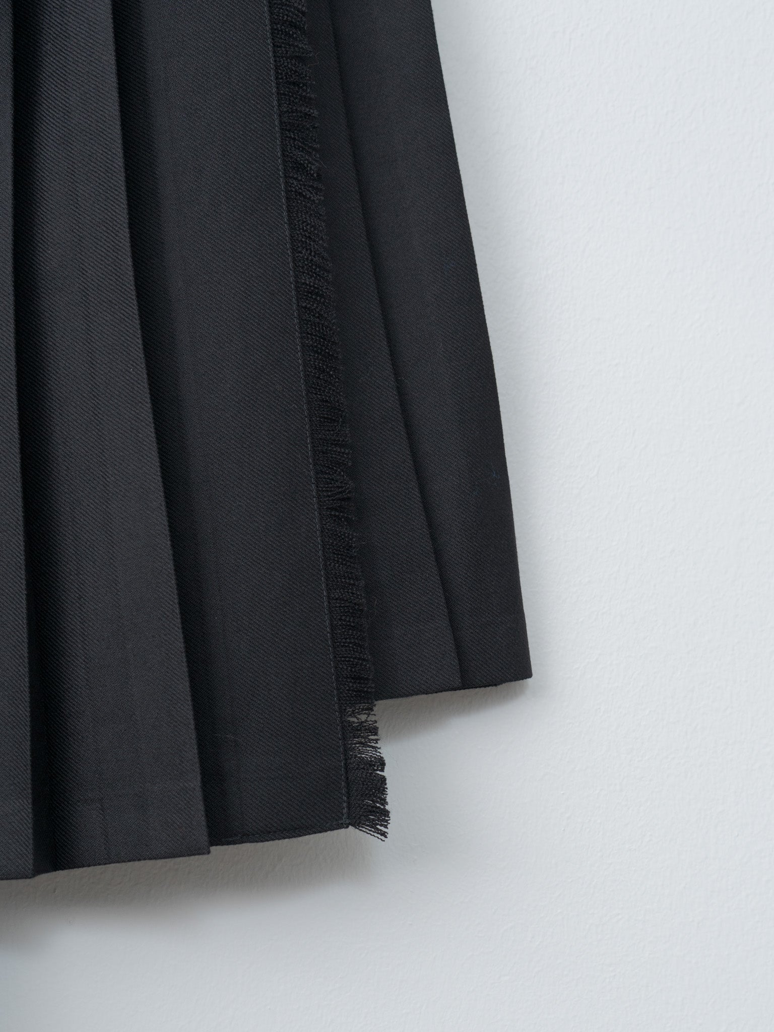 O'NEIL OF DUBLIN × UNFIL Worsted Wool Asymmetrical Kilt Skirt - Black