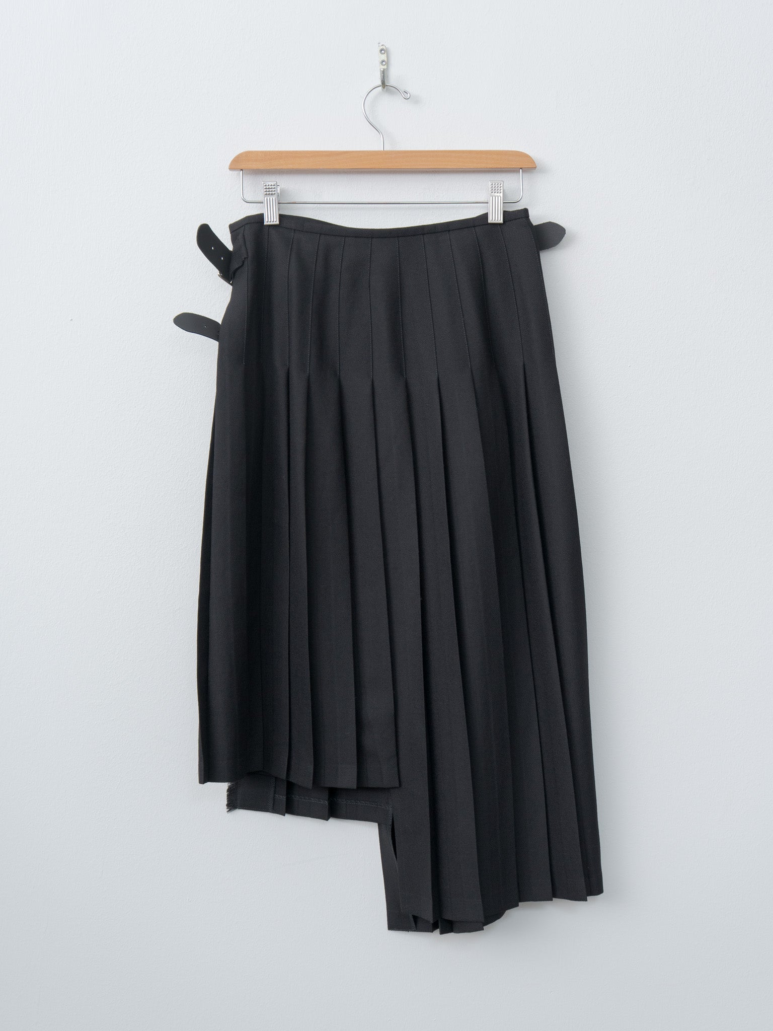 O'NEIL OF DUBLIN × UNFIL Worsted Wool Asymmetrical Kilt Skirt - Black