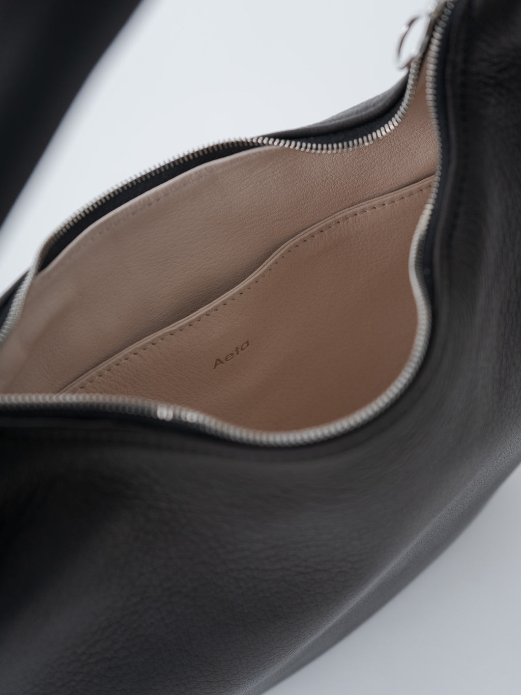 Round One Shoulder M - Black