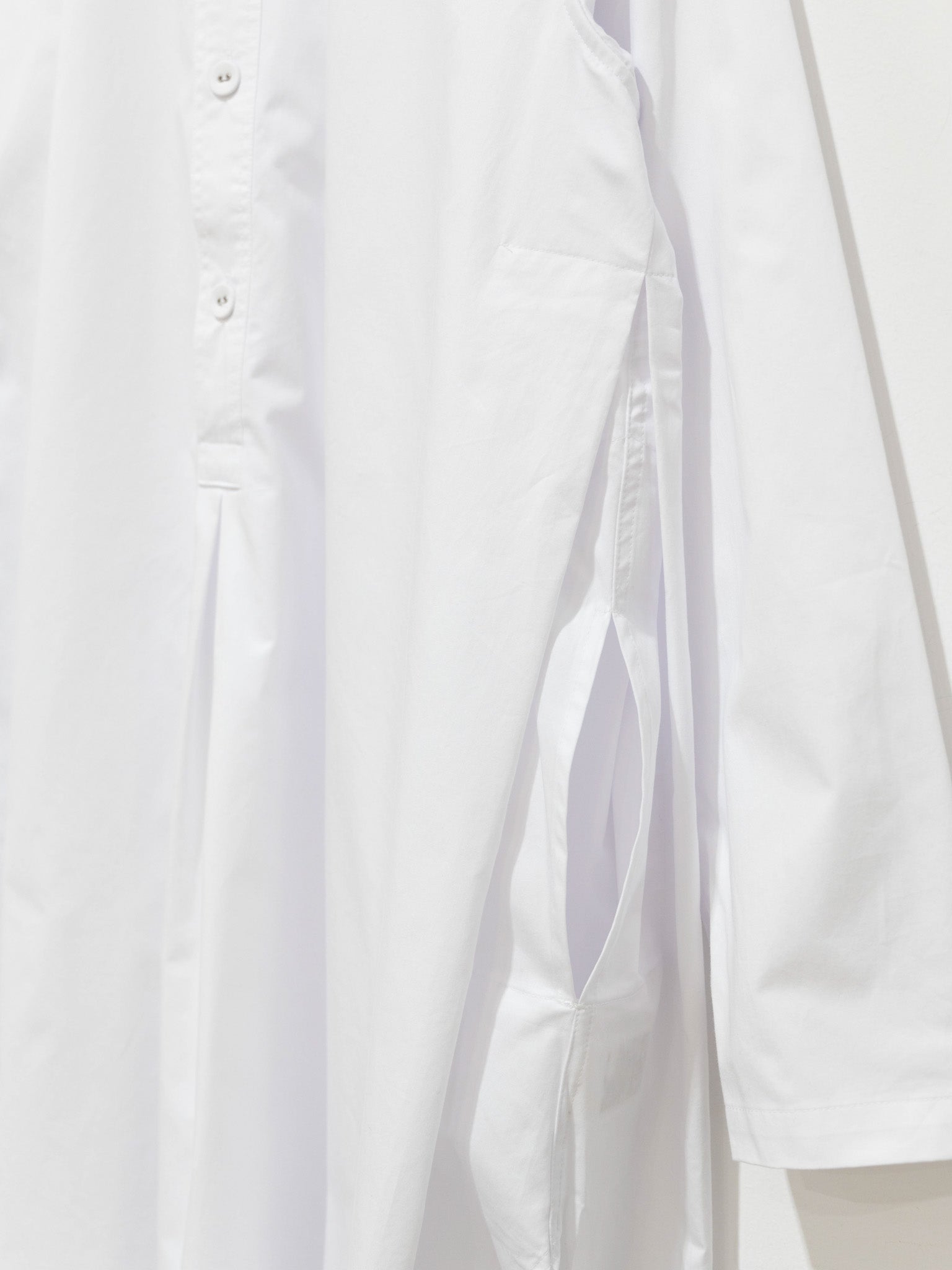 dress shirt side pleats Whats in the back says a lot about your fit., Box Pleat relaxed, roomy, made for the effortless gentleman., Knife Pleat sharp, structured, for the man who means business., Every pleat has a