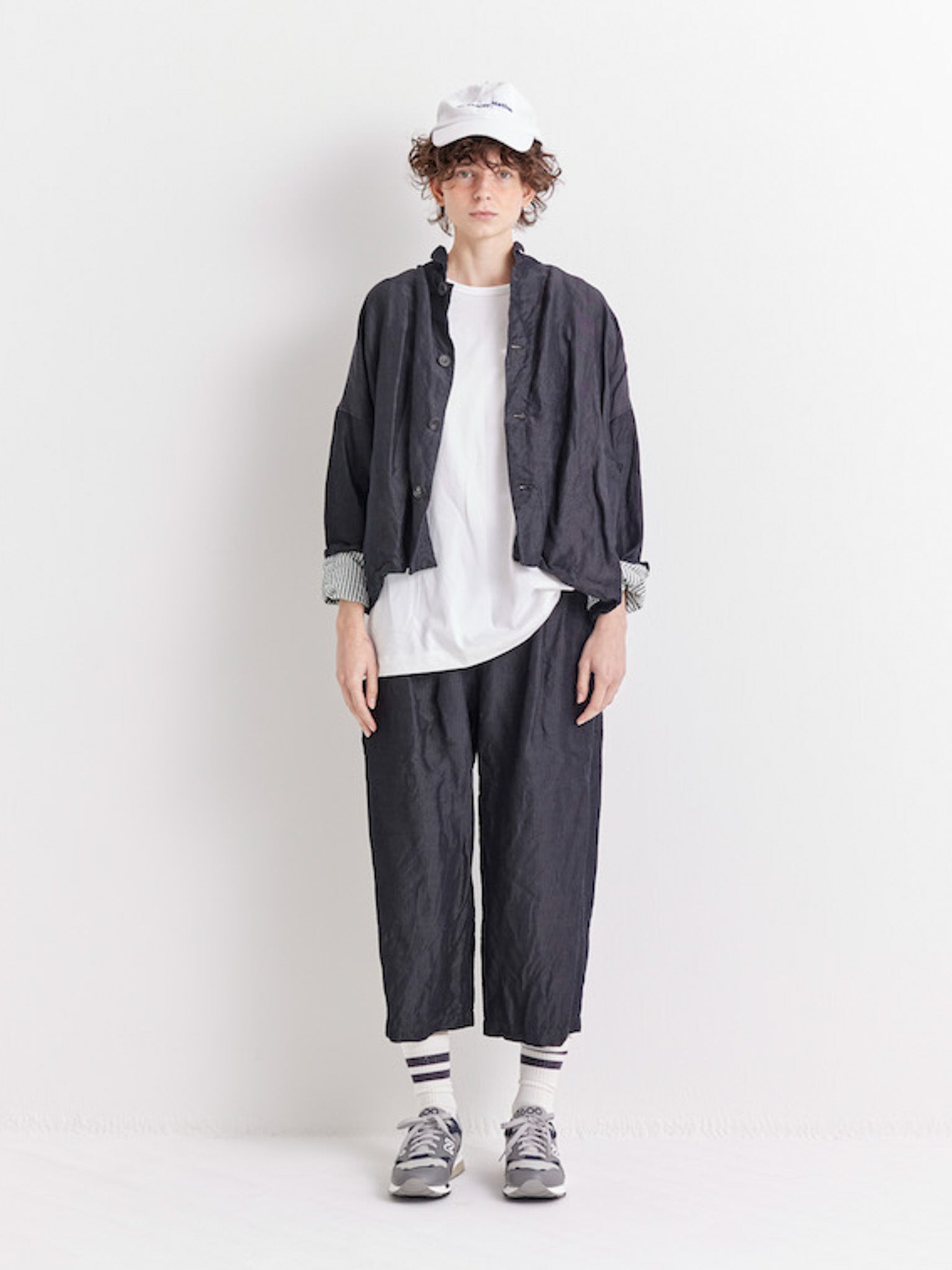 Namu Shop - Veritecoeur Tuck Pants - Charcoal