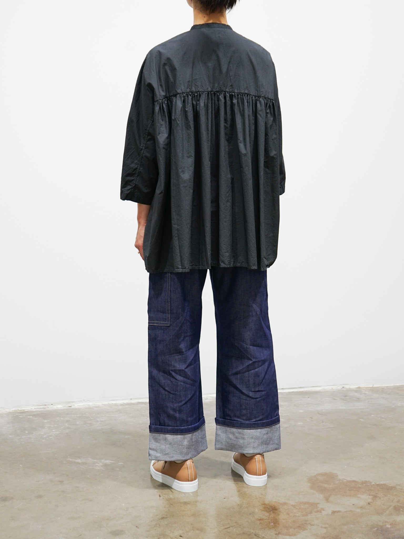 Namu Shop - Veritecoeur Band Collar Gather Back Shirt - Sumikuro