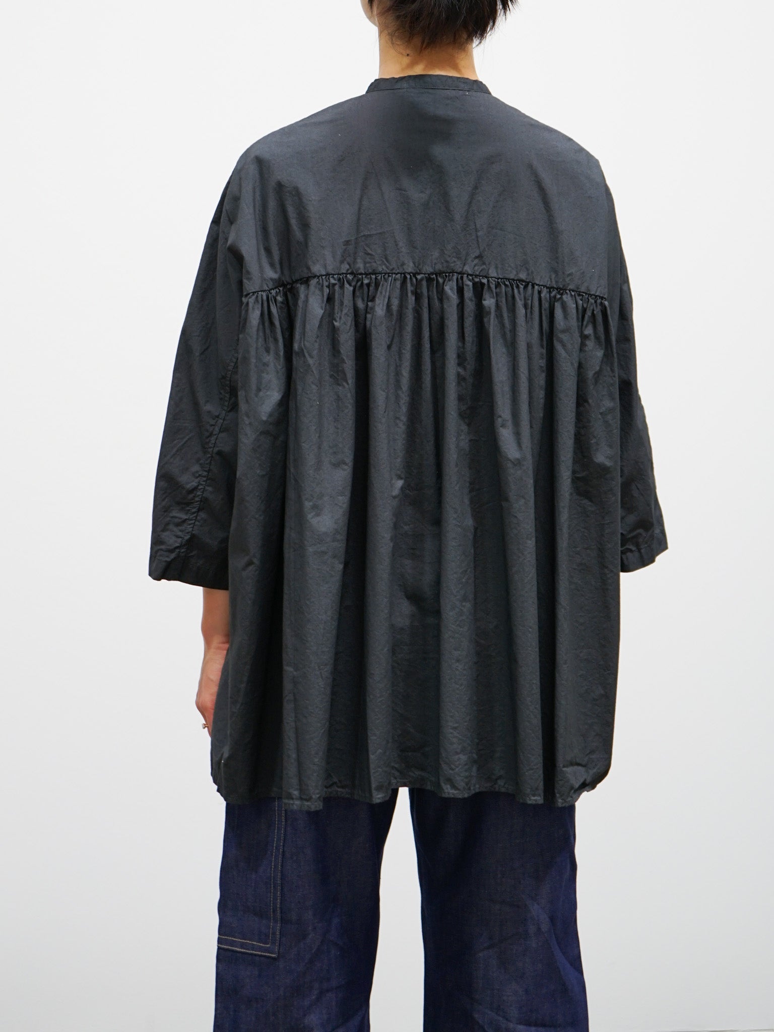 Namu Shop - Veritecoeur Band Collar Gather Back Shirt - Sumikuro