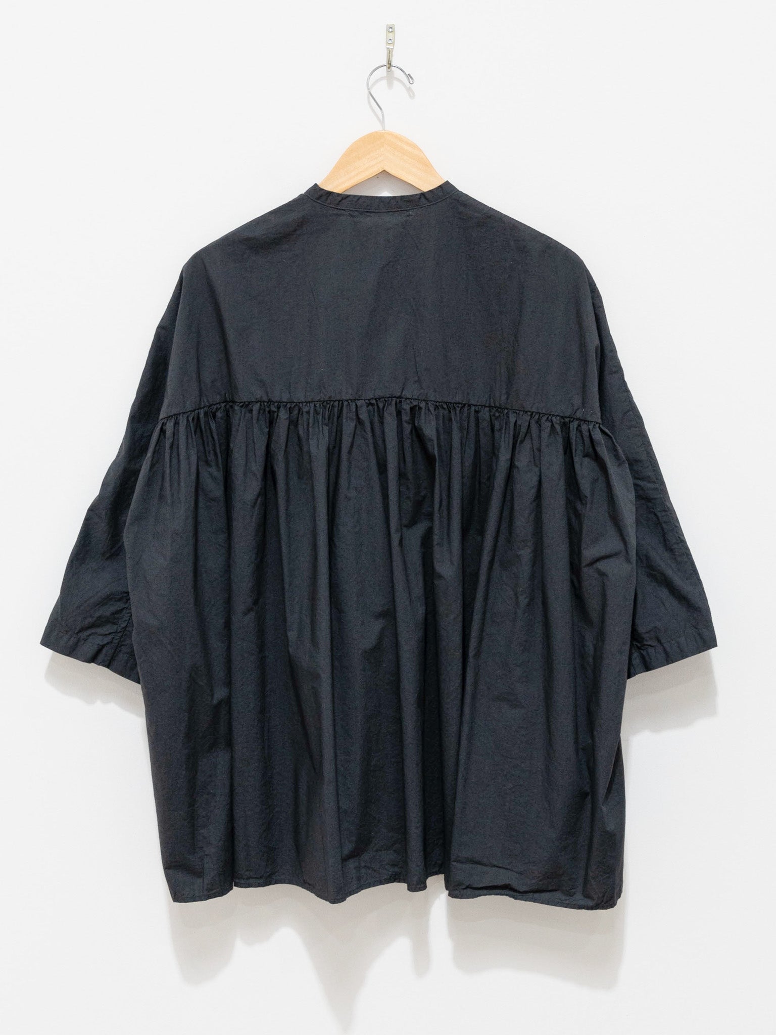 Namu Shop - Veritecoeur Band Collar Gather Back Shirt - Sumikuro