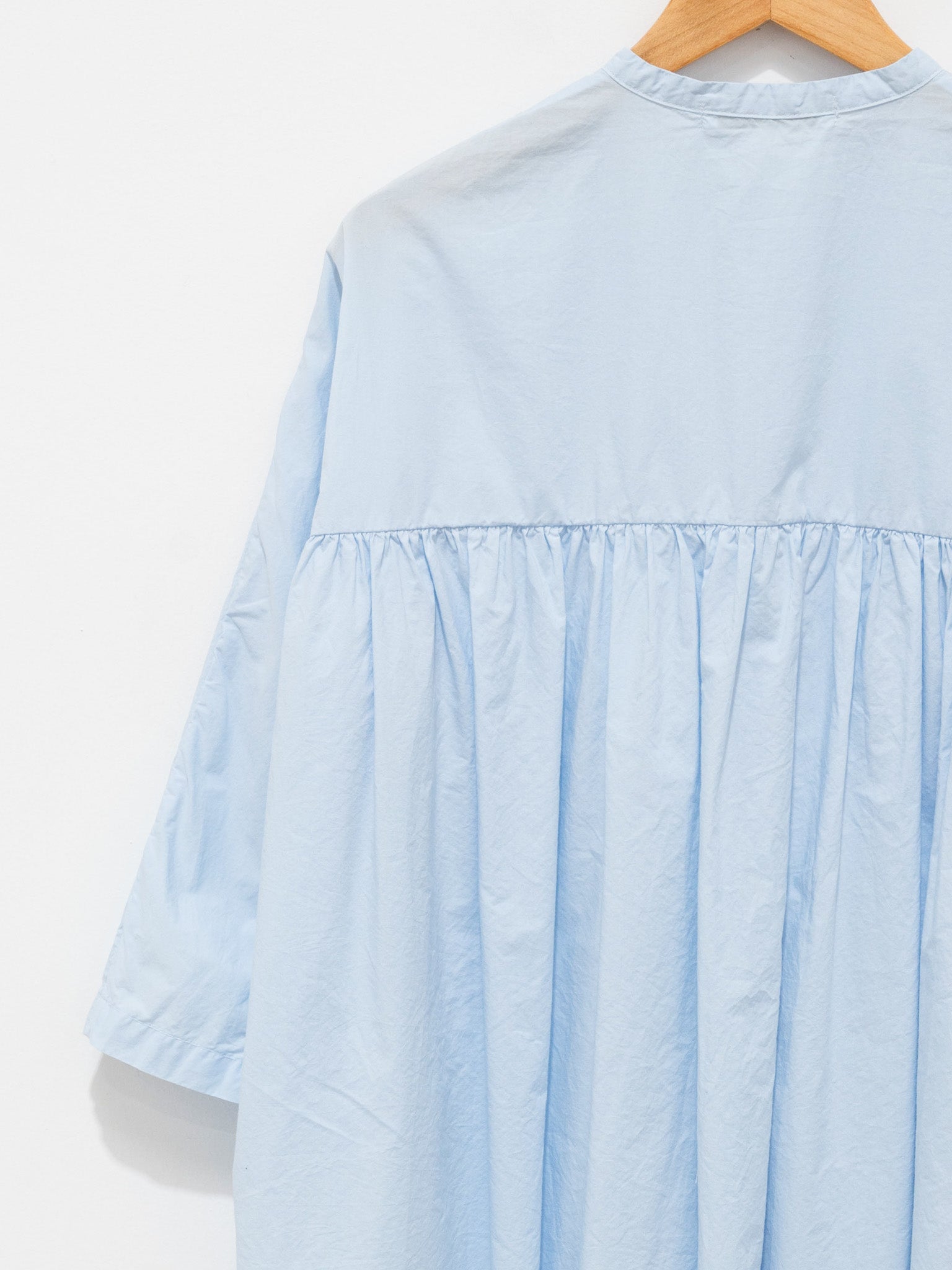 Namu Shop - Veritecoeur Band Collar Gather Back Shirt - Blue