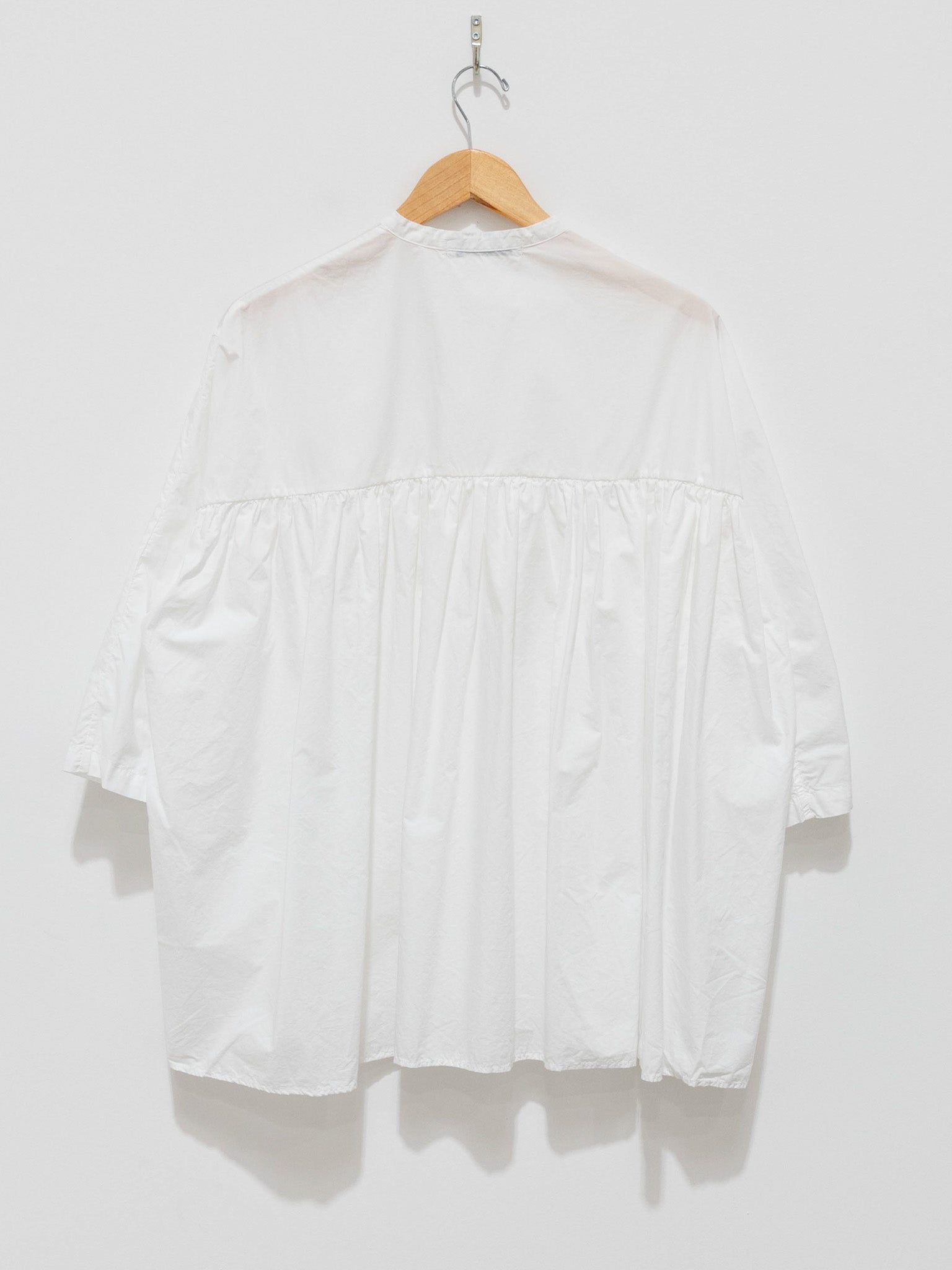 Namu Shop - Veritecoeur Band Collar Gather Back Shirt - White