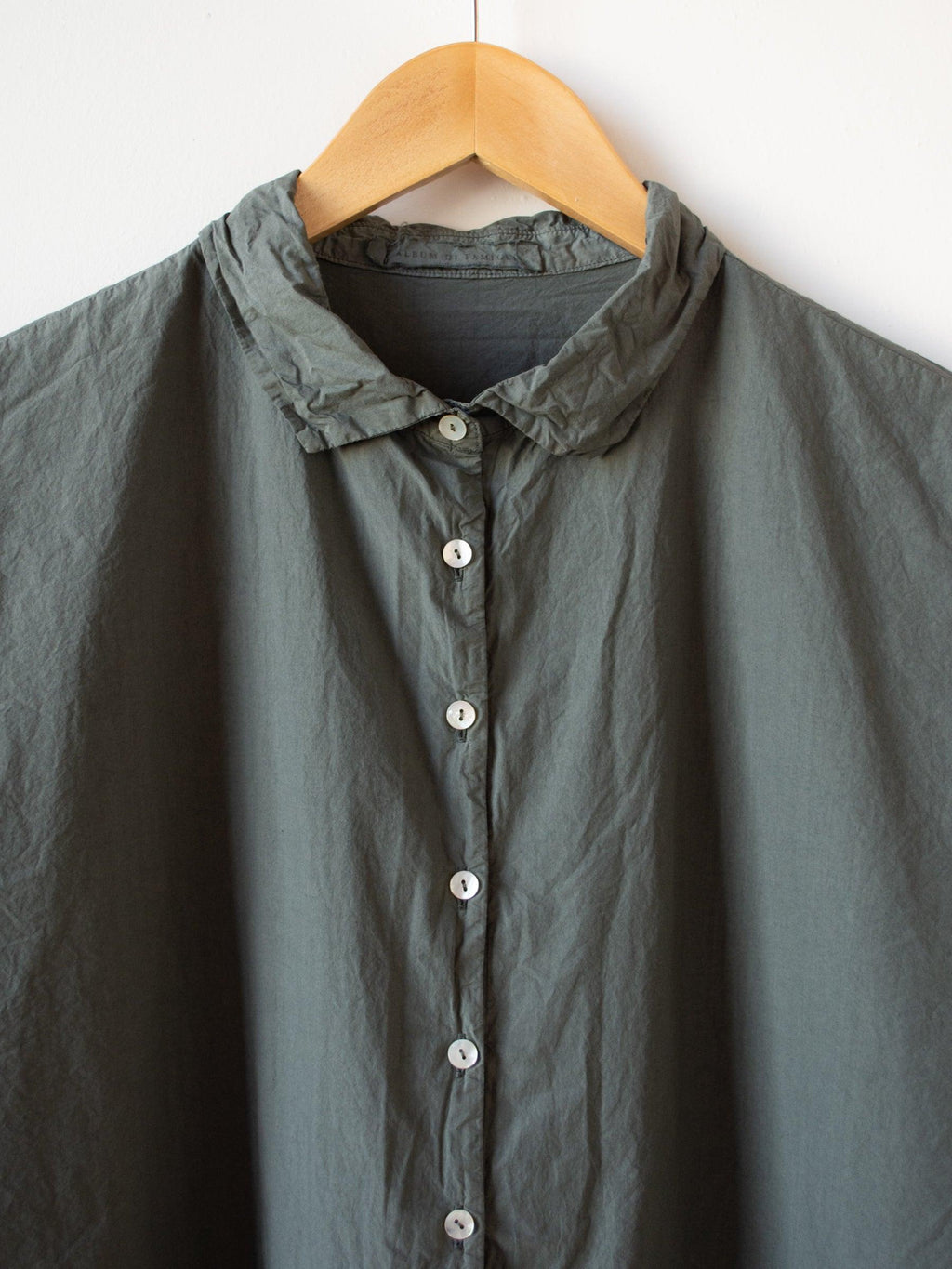 Namu Shop - Album di Famiglia Short Collar Shirt TC - Olive (restocked)