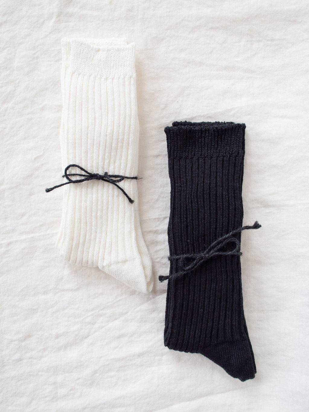 Namu Shop - Ichi Antiquites Linen Rib Socks - White, Black (restocked)