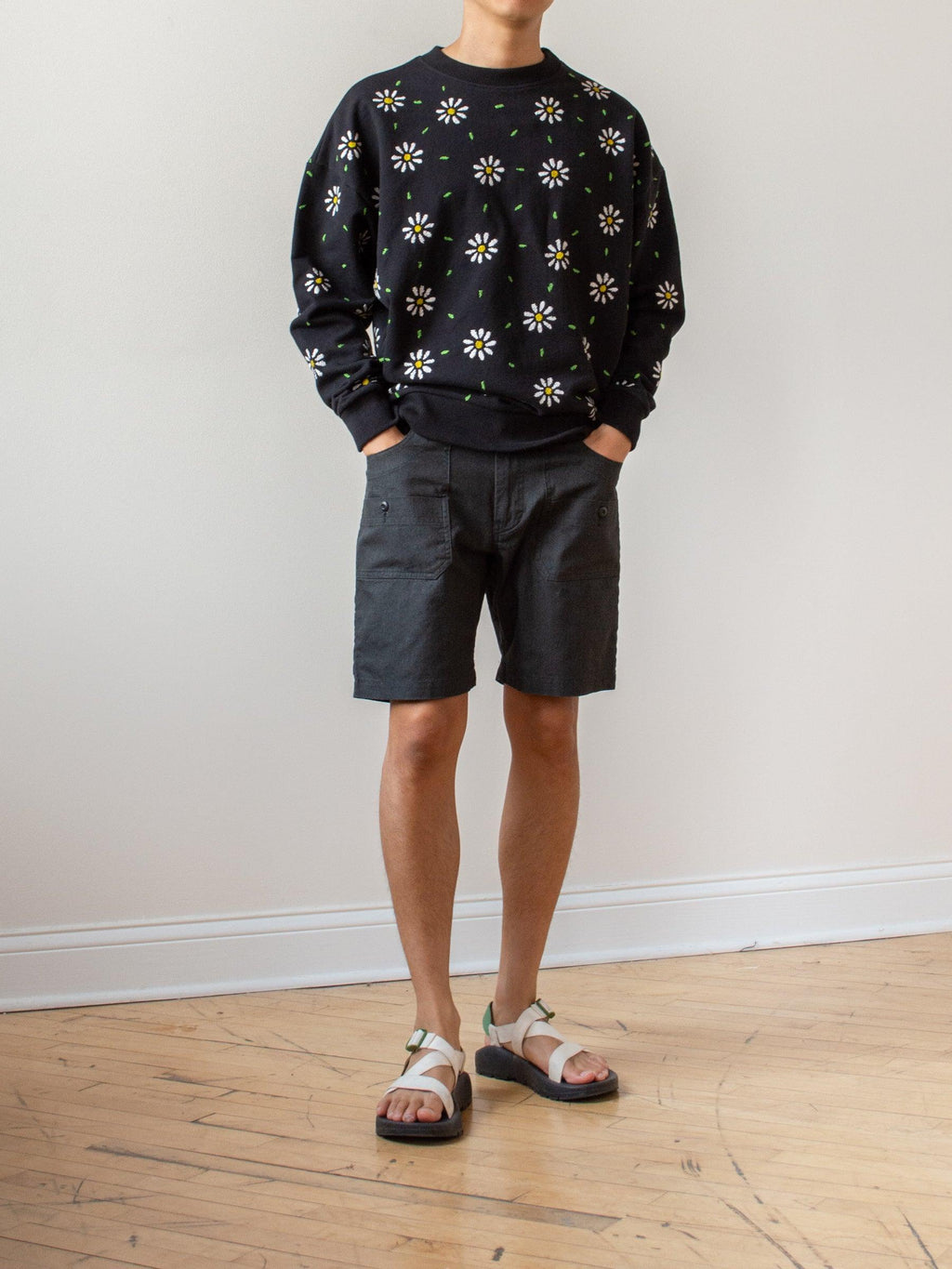 Namu Shop - Niche Flower Embroidery Sweatshirt