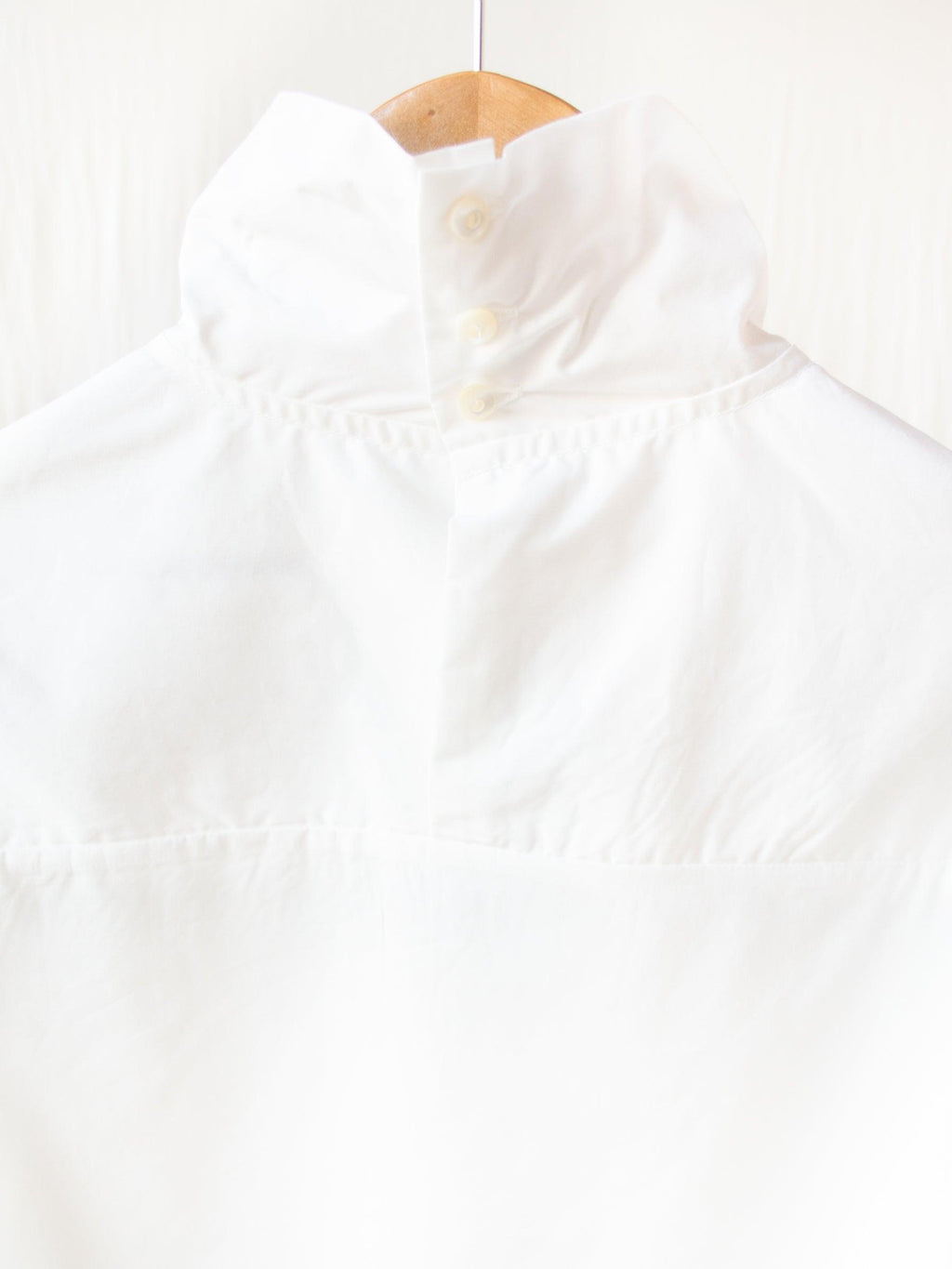 Namu Shop - Veritecoeur Lightweight High Neck Blouse